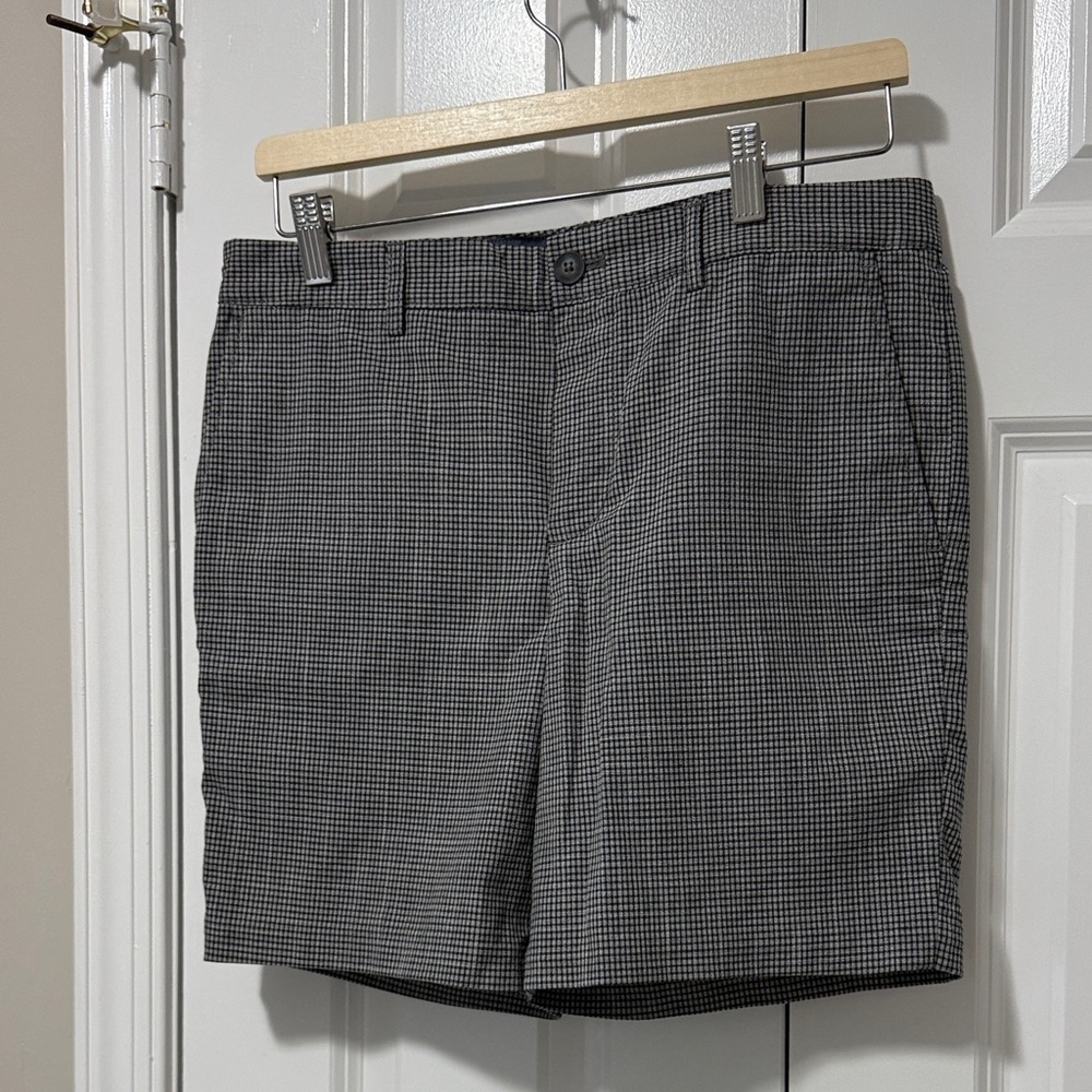 Club Monaco Men's Black and White Checkered Shorts